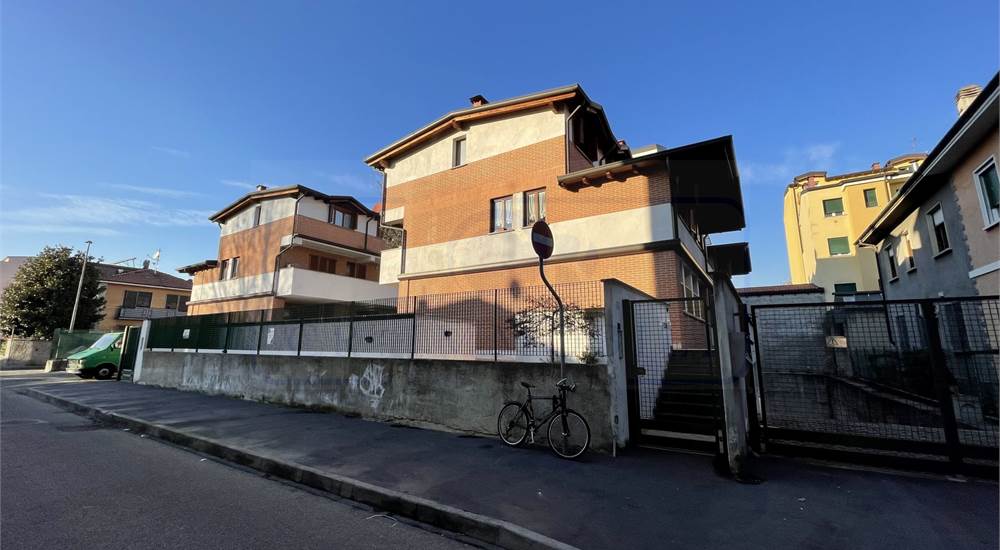 STABILE ESTERNO