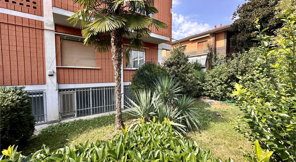 ESPOSIZIONE SU GIARDINO