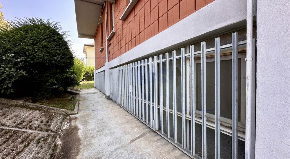 ESPOSIZIONE SU GIARDINO