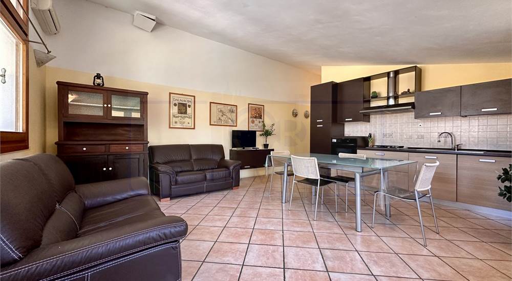 SOGGIORNO CON CUCINA A VISTA