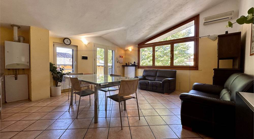 SOGGIORNO CON CUCINA A VISTA
