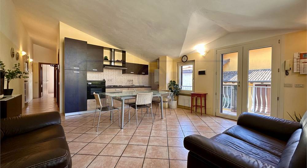 SOGGIORNO CON CUCINA A VISTA