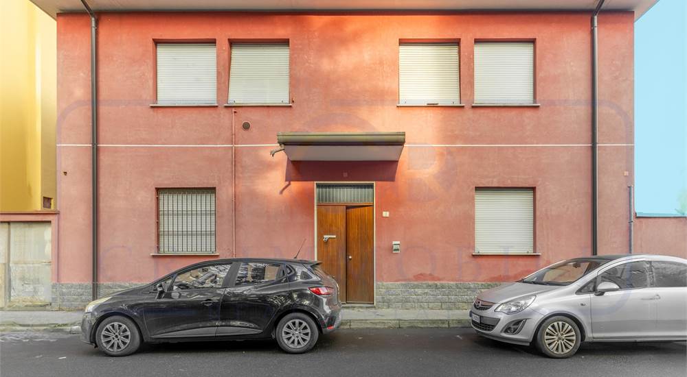 INTERO COMPLESSO SU TERRENO EDIFICABILE
