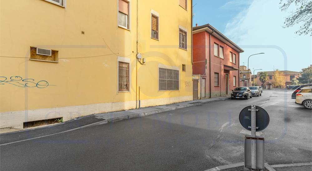 INTERO COMPLESSO SU TERRENO EDIFICABILE