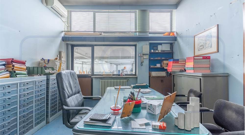 CAPANNONE CON AREA CORTILIZIA E ABITAZIONE
