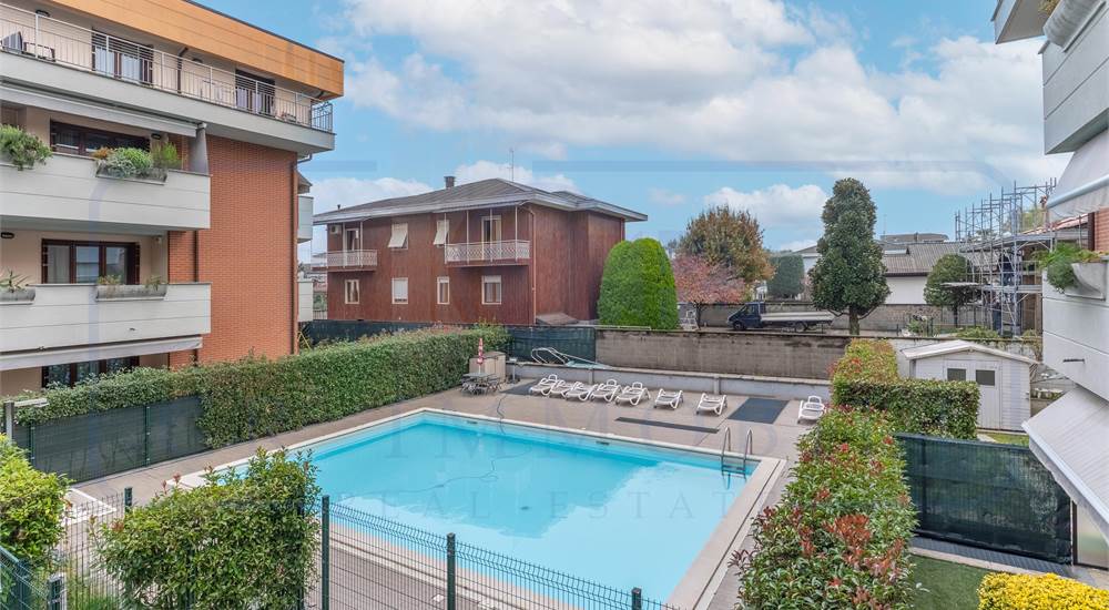 VISTA PISCINA CONDOMINIALE