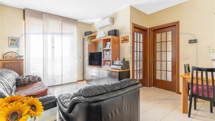 TRILOCALE CON CANTINA E BOX