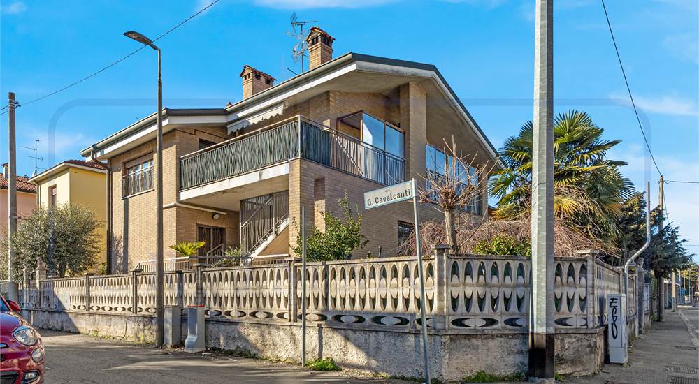 APPARTAMENTO IN VILLA BIFAMILIARE CON GIARDINO