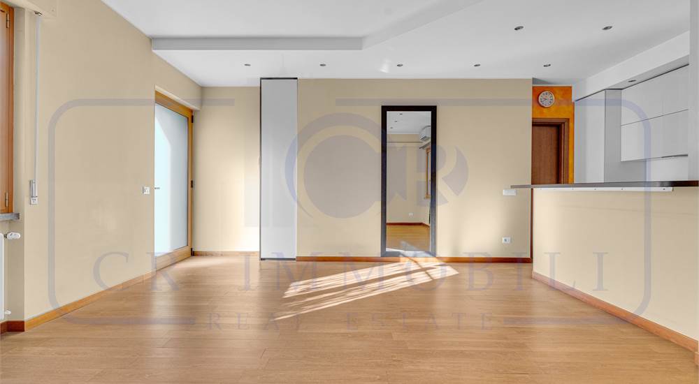 APPARTAMENTO IN VILLA BIFAMILIARE CON GIARDINO