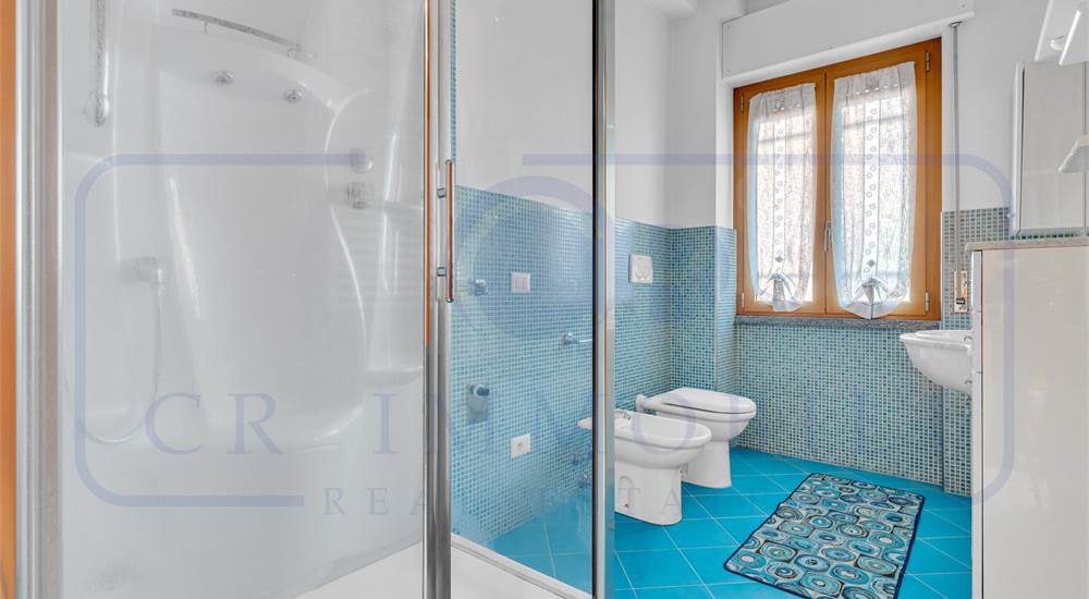 APPARTAMENTO IN VILLA BIFAMILIARE CON GIARDINO