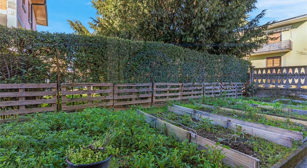 APPARTAMENTO IN VILLA BIFAMILIARE CON GIARDINO