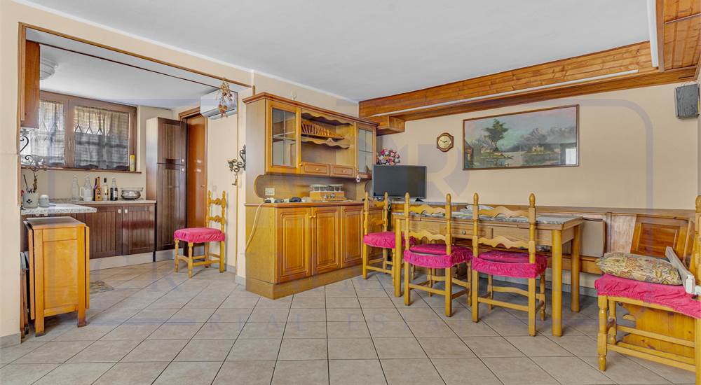 APPARTAMENTO IN VILLA BIFAMILIARE CON GIARDINO