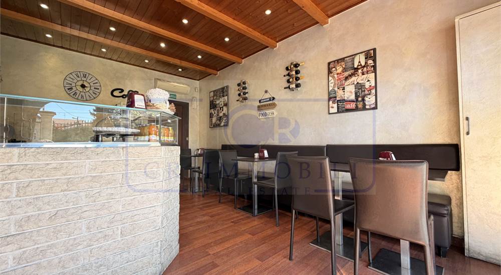 NEGOZIO CON BAR TAVOLA FREDDA