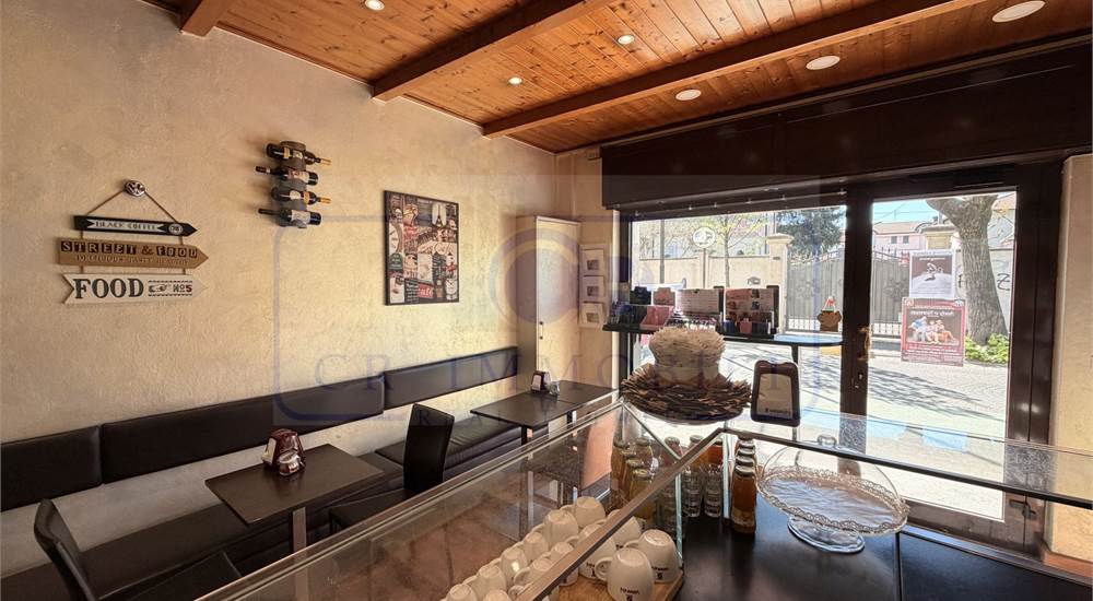 NEGOZIO CON BAR TAVOLA FREDDA