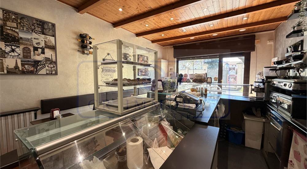 NEGOZIO CON BAR TAVOLA FREDDA
