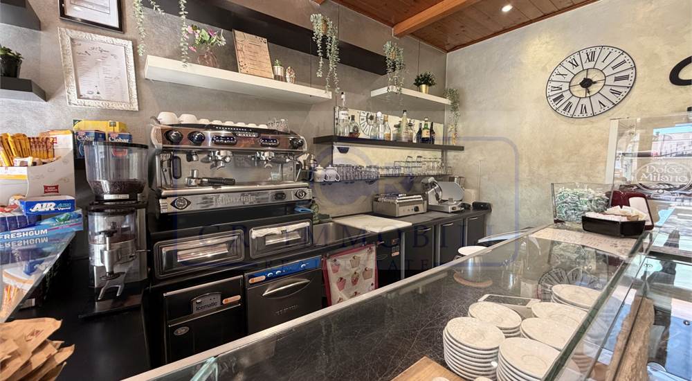 NEGOZIO CON BAR TAVOLA FREDDA