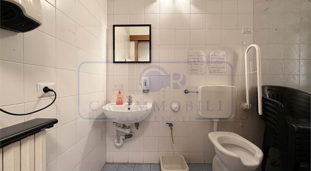 NEGOZIO CON BAR TAVOLA FREDDA