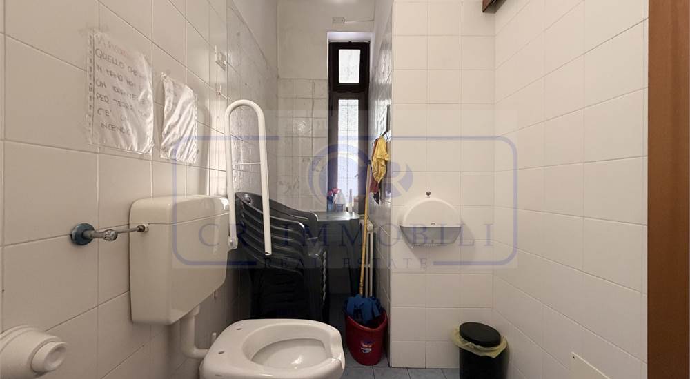 NEGOZIO CON BAR TAVOLA FREDDA