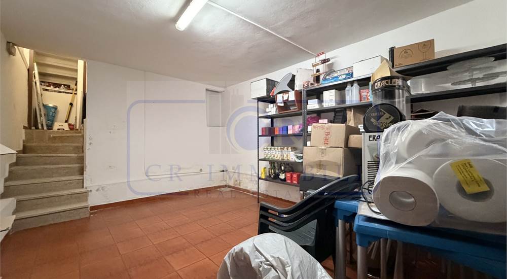 NEGOZIO CON BAR TAVOLA FREDDA