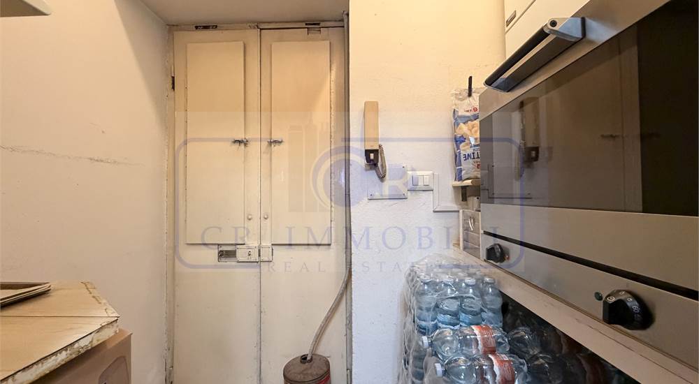 NEGOZIO CON BAR TAVOLA FREDDA