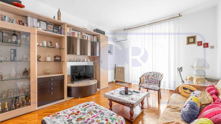 TRILOCALE CON BOX E CANTINA