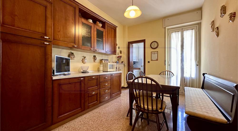 SALA DA PRANZO CON CUCINOTTO